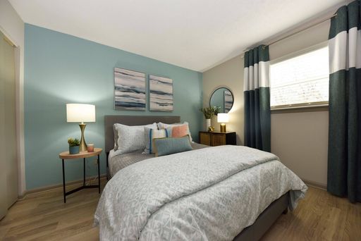 Cozy Two Bedroom Apartment Home with Washer/Dryer Hookups – photo 1
