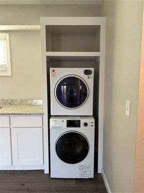 Lux - Taft 1 Bedroom Apartment Homes with Washer/Dryer – photo 1