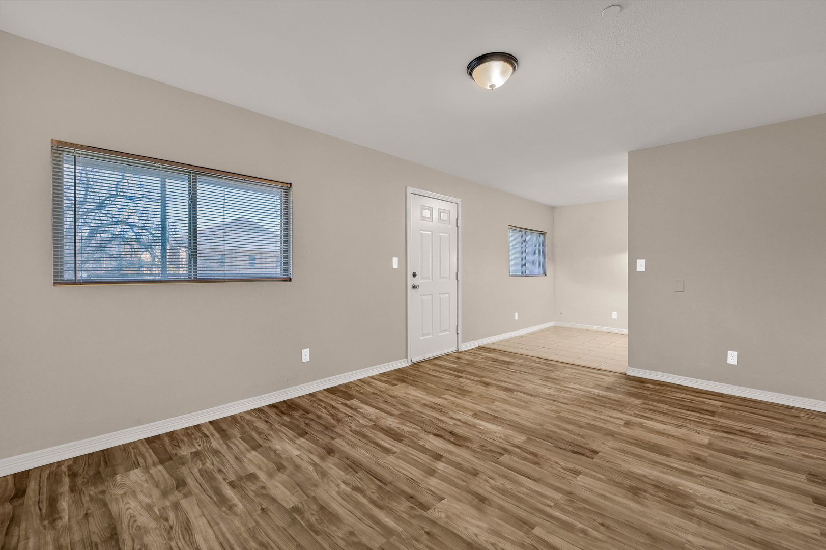Denison Apartment: 1527 S Austin