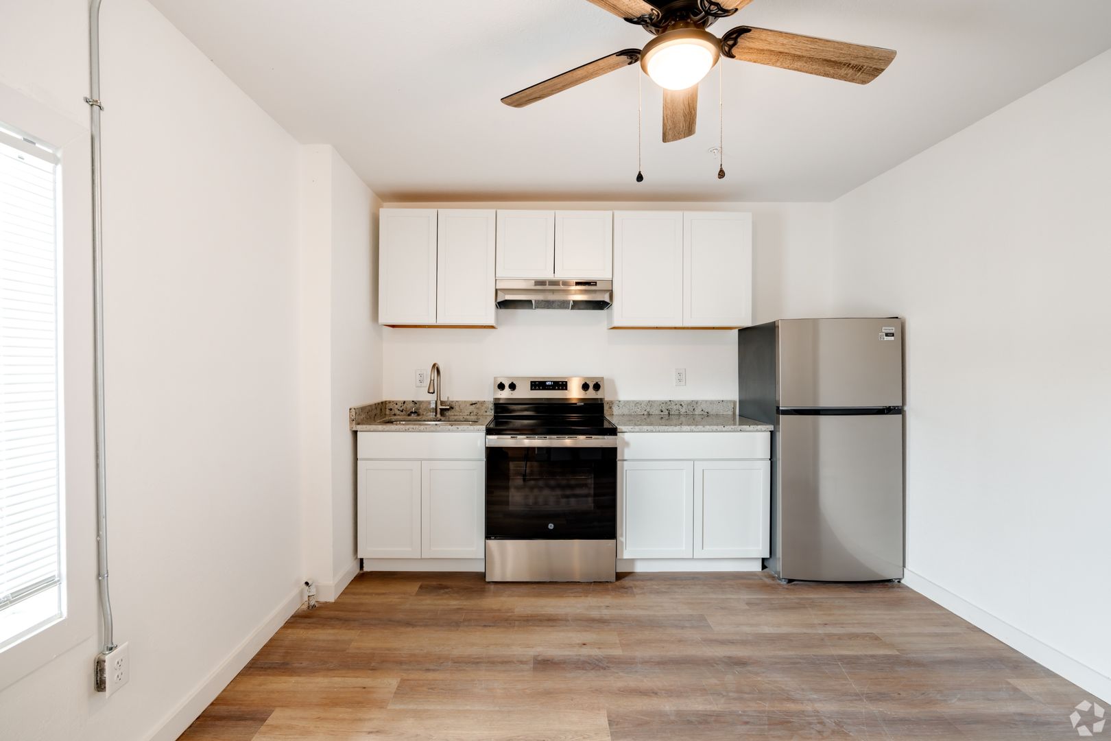 Bay City Apartment: 1305 Washington Ave