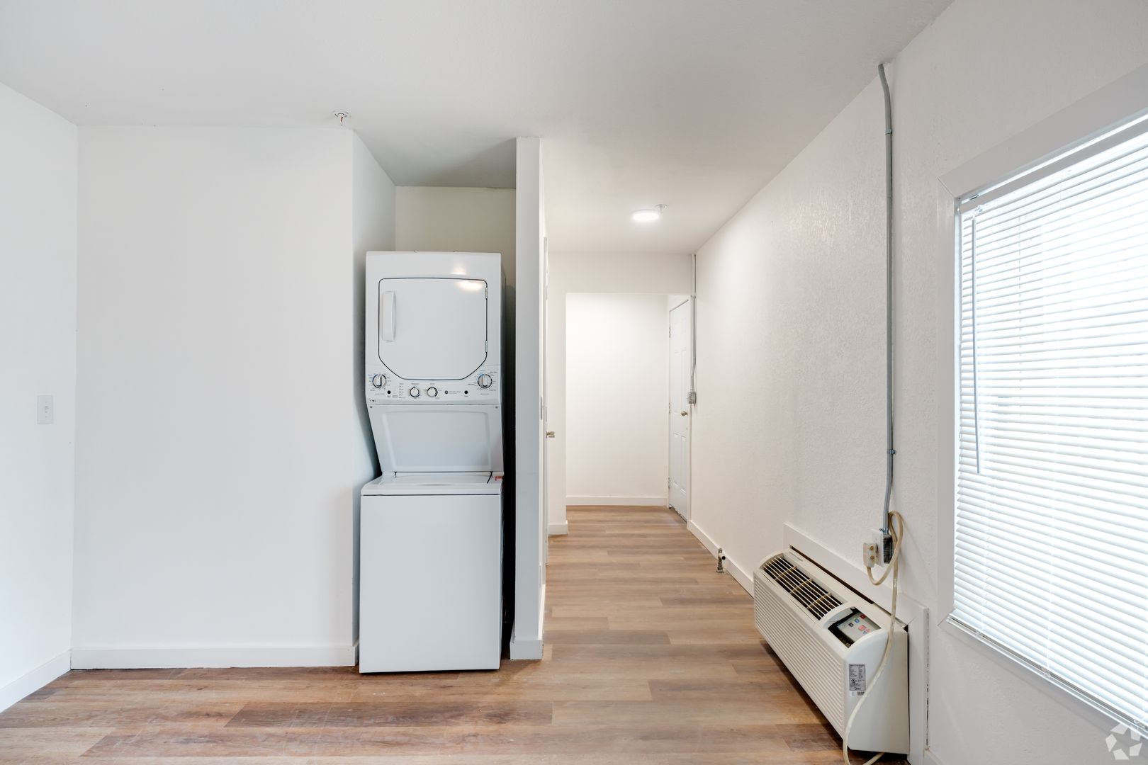 Laundry room at MILOW Lux off Washington