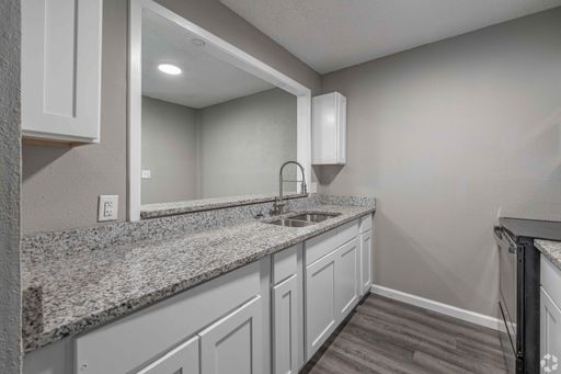 West One Bedroom Apartment Home – photo 1