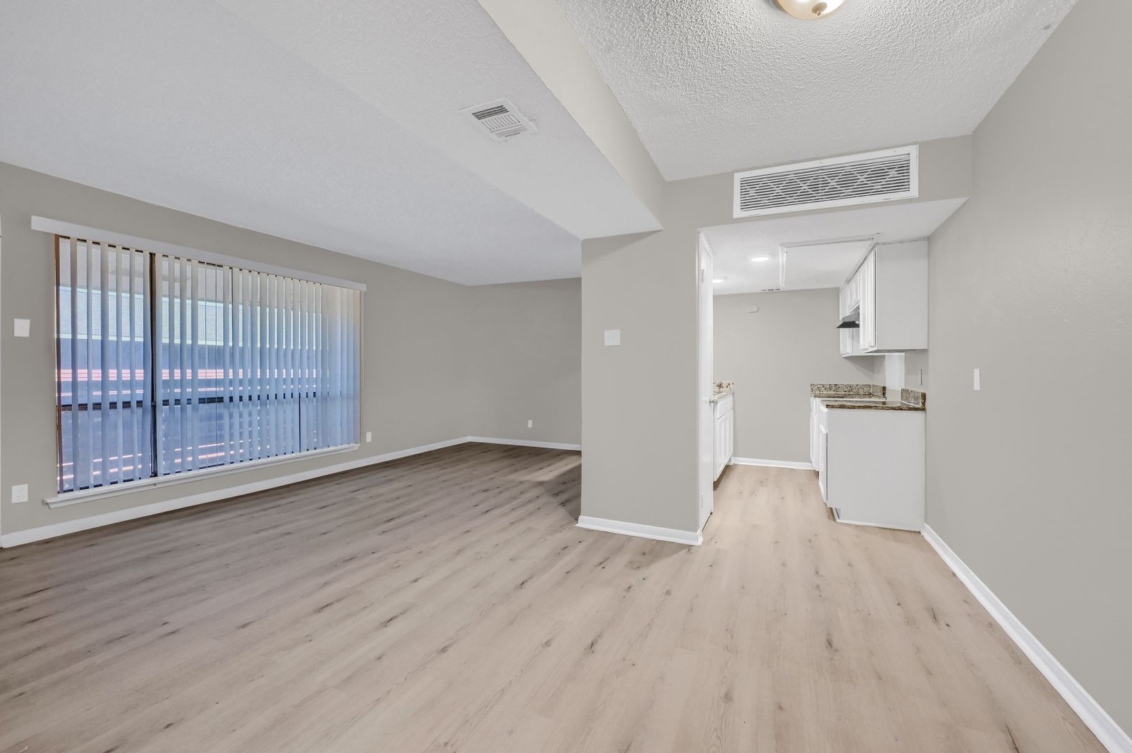 Garland Apartment: 3200 W Walnut St