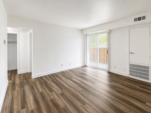 Deluxe One Bedroom Apartment Home – photo 1
