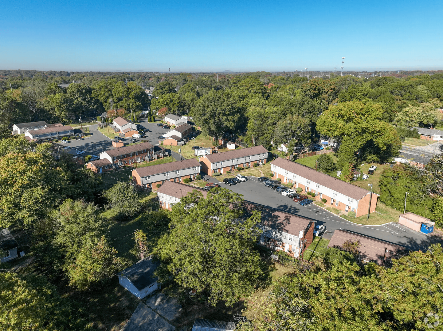 Charlotte Apartment: 322 Clarence St