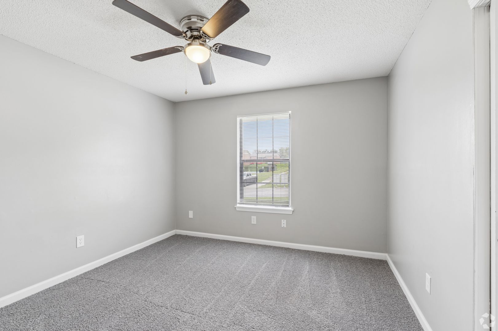 Columbia Apartment: 1901 E Walnut St