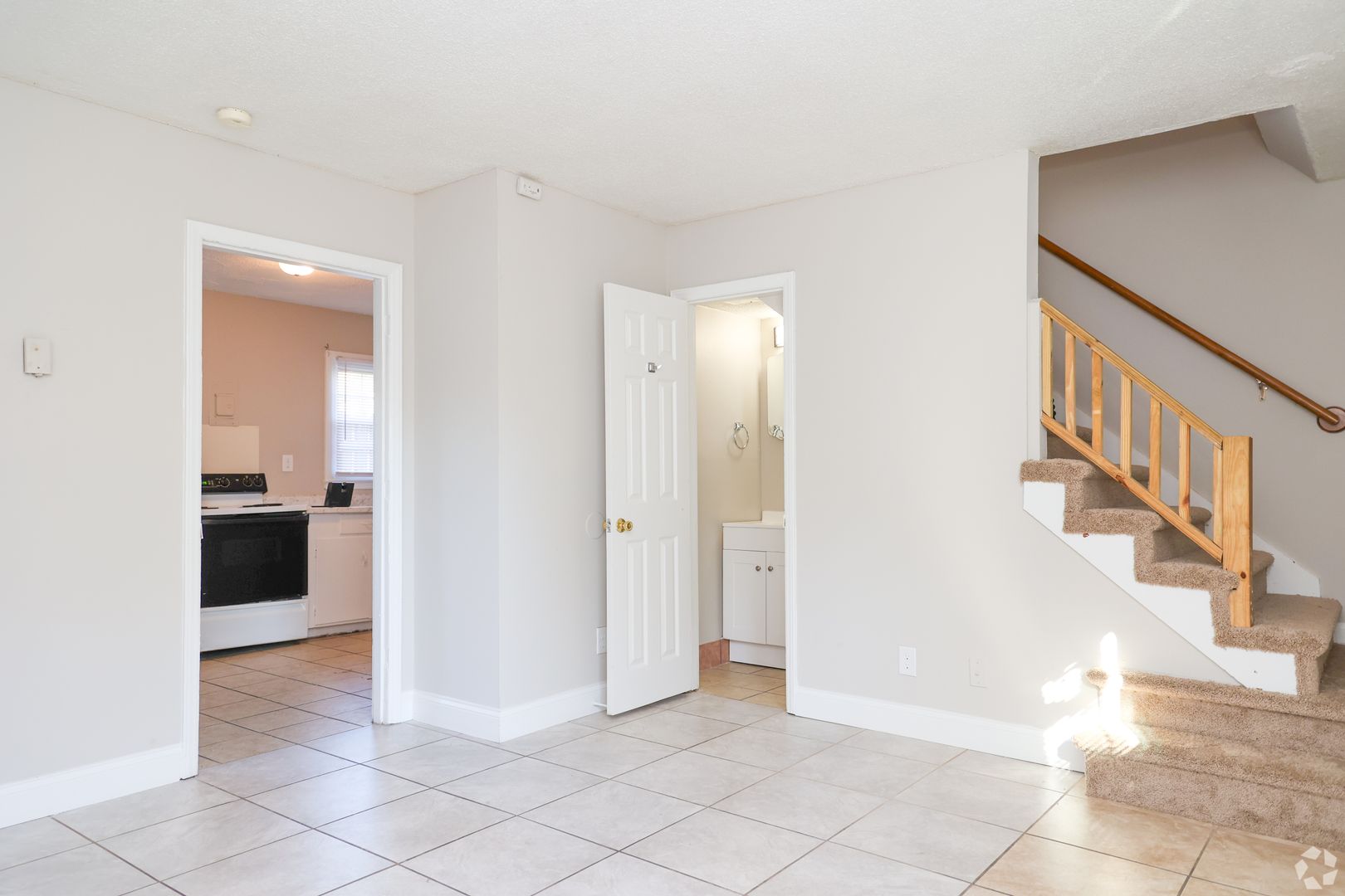 Charlotte Apartment: 322 Clarence St