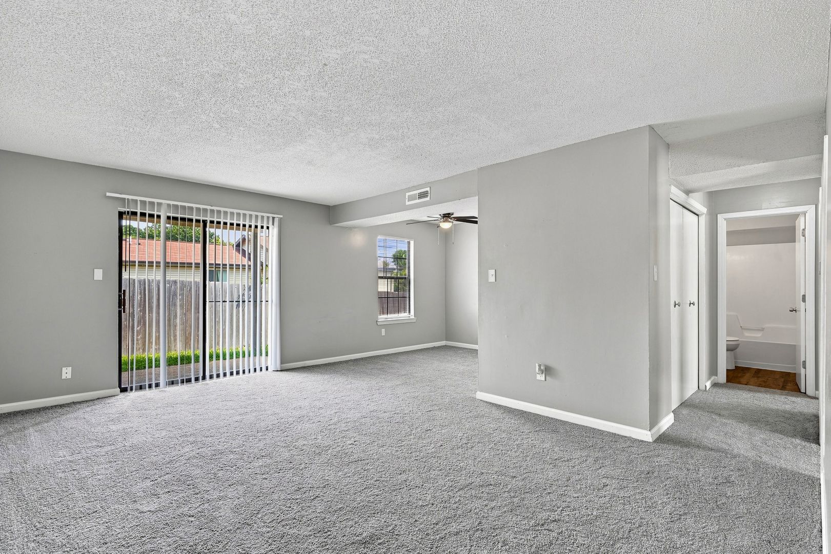 Columbia Apartment: 1901 E Walnut St
