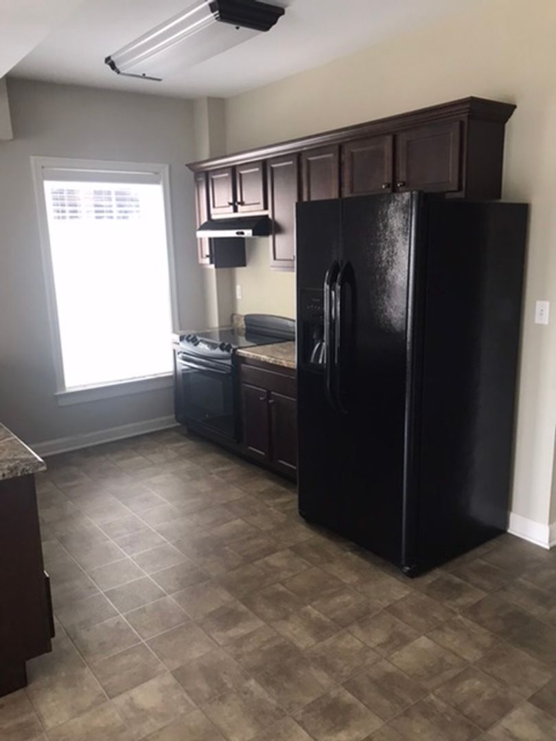 Columbia Apartment: 1001 University Ave