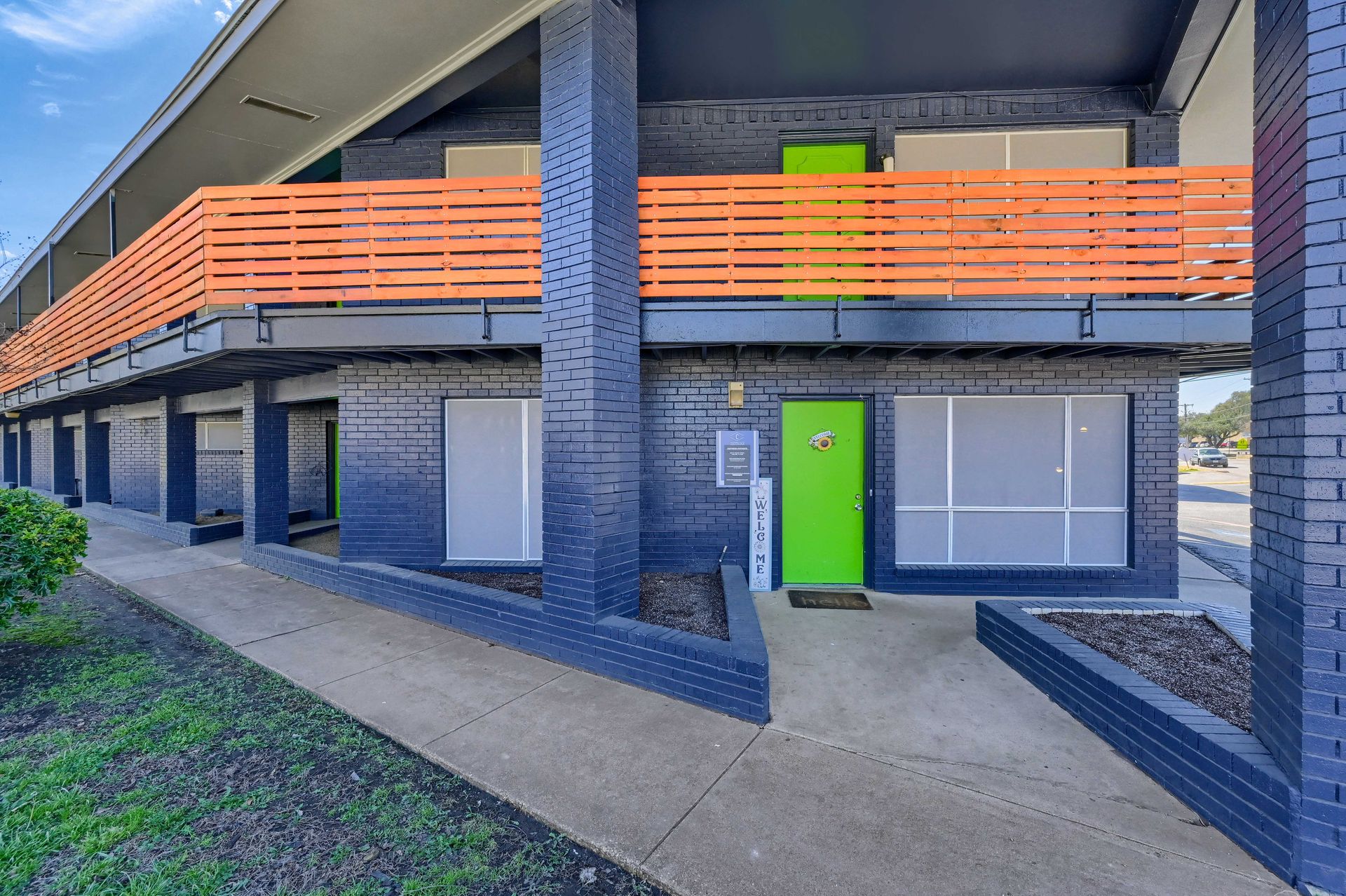 Garland Apartment: 3200 W Walnut St