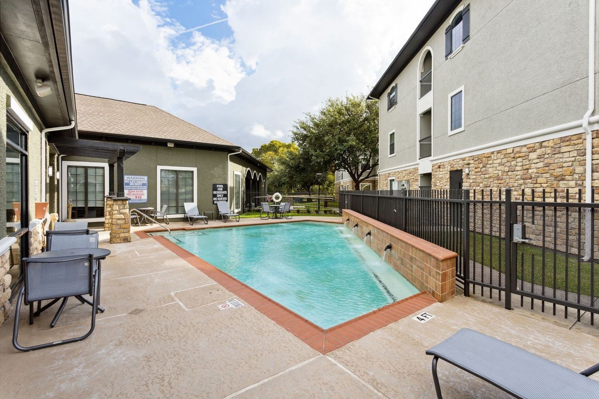 Houston Apartment: 8625 Winkler Dr