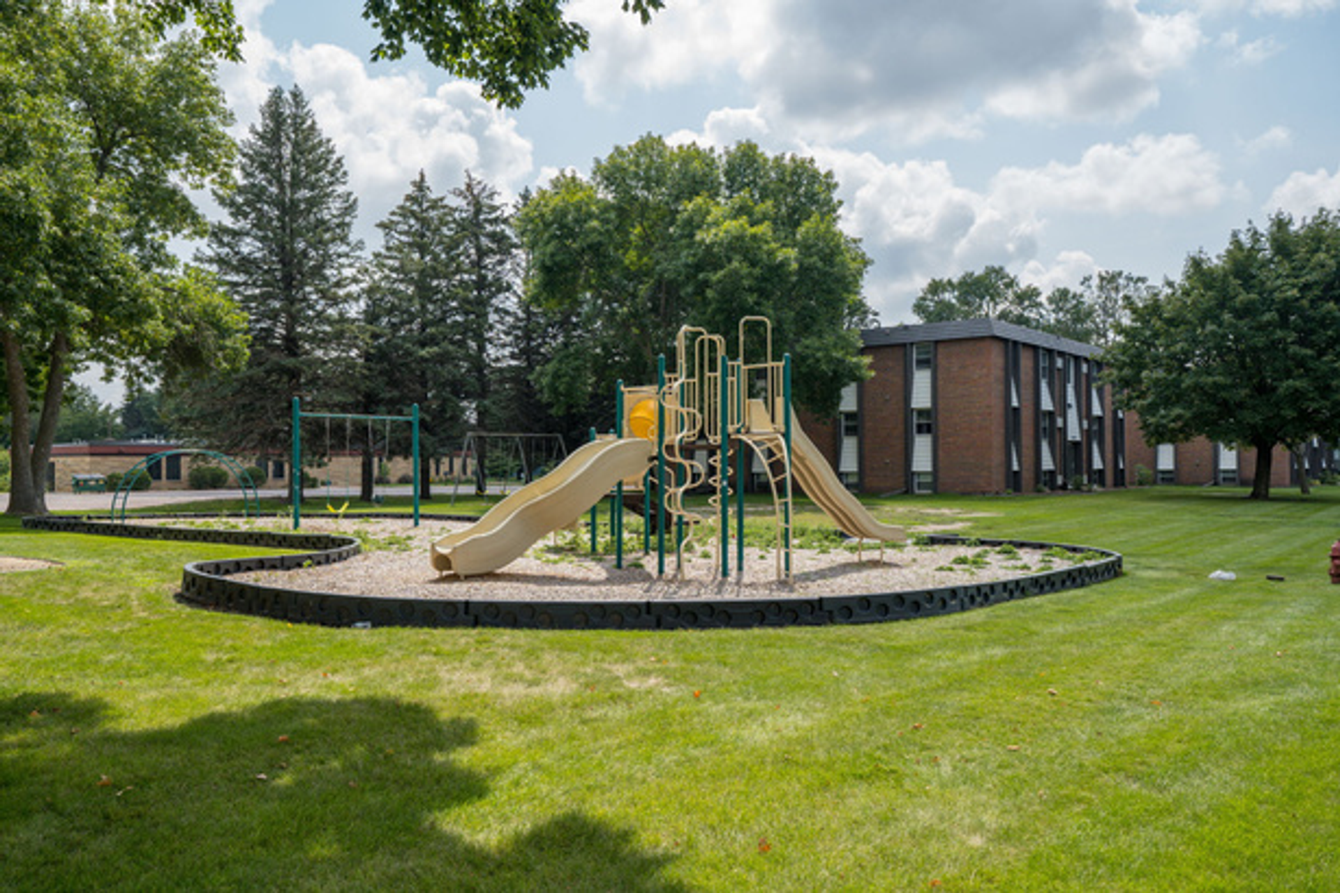 MNCCT Colony Court Apartments 4 of 12