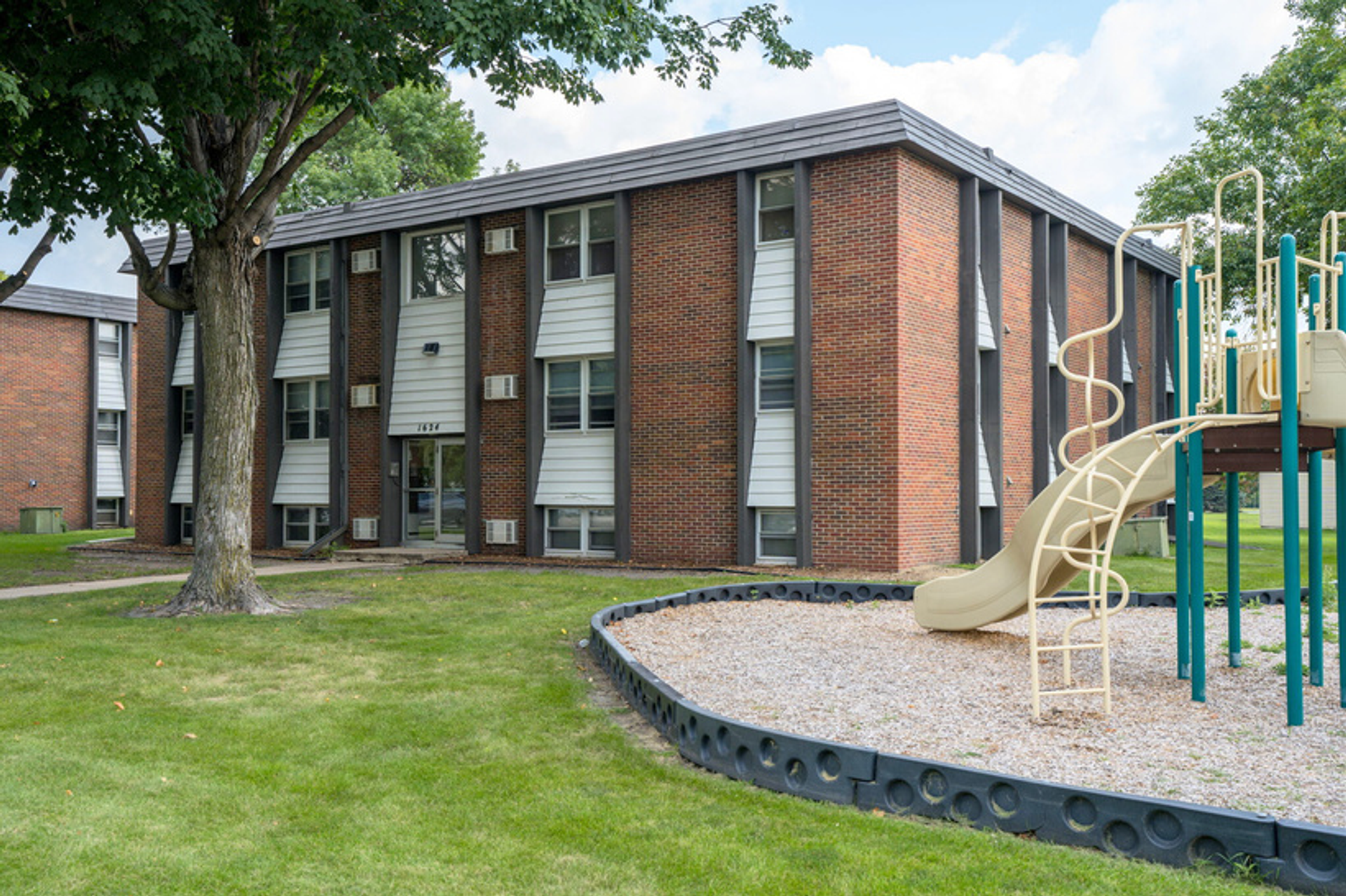 MNCCT Colony Court Apartments 2 of 12