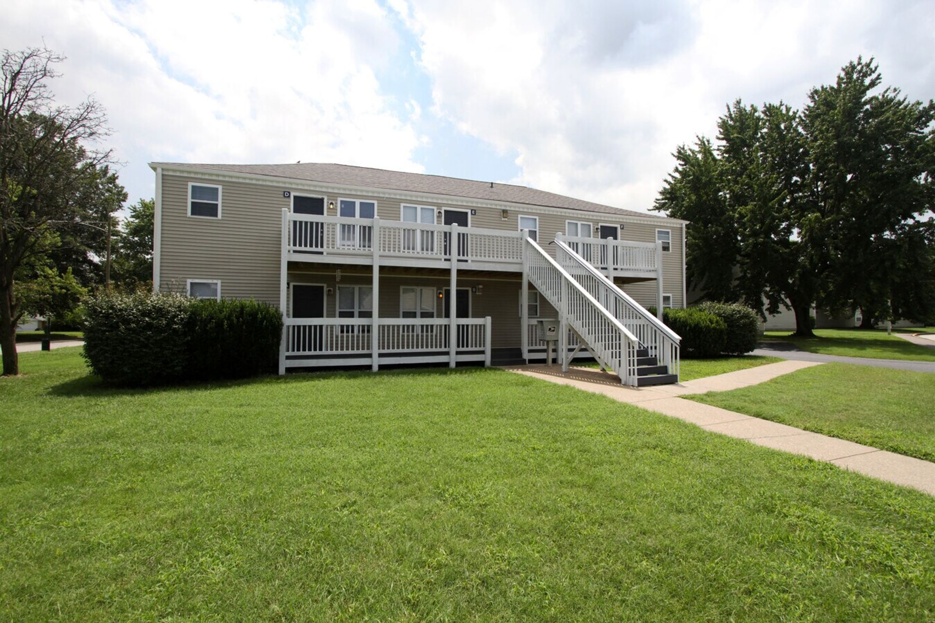 Evansville Apartment: 1680-1682 E Franklin St