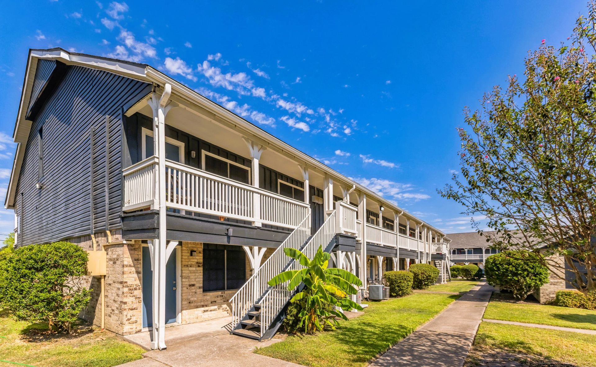 TXSMN Sussex Manor Apartments 6 of 12