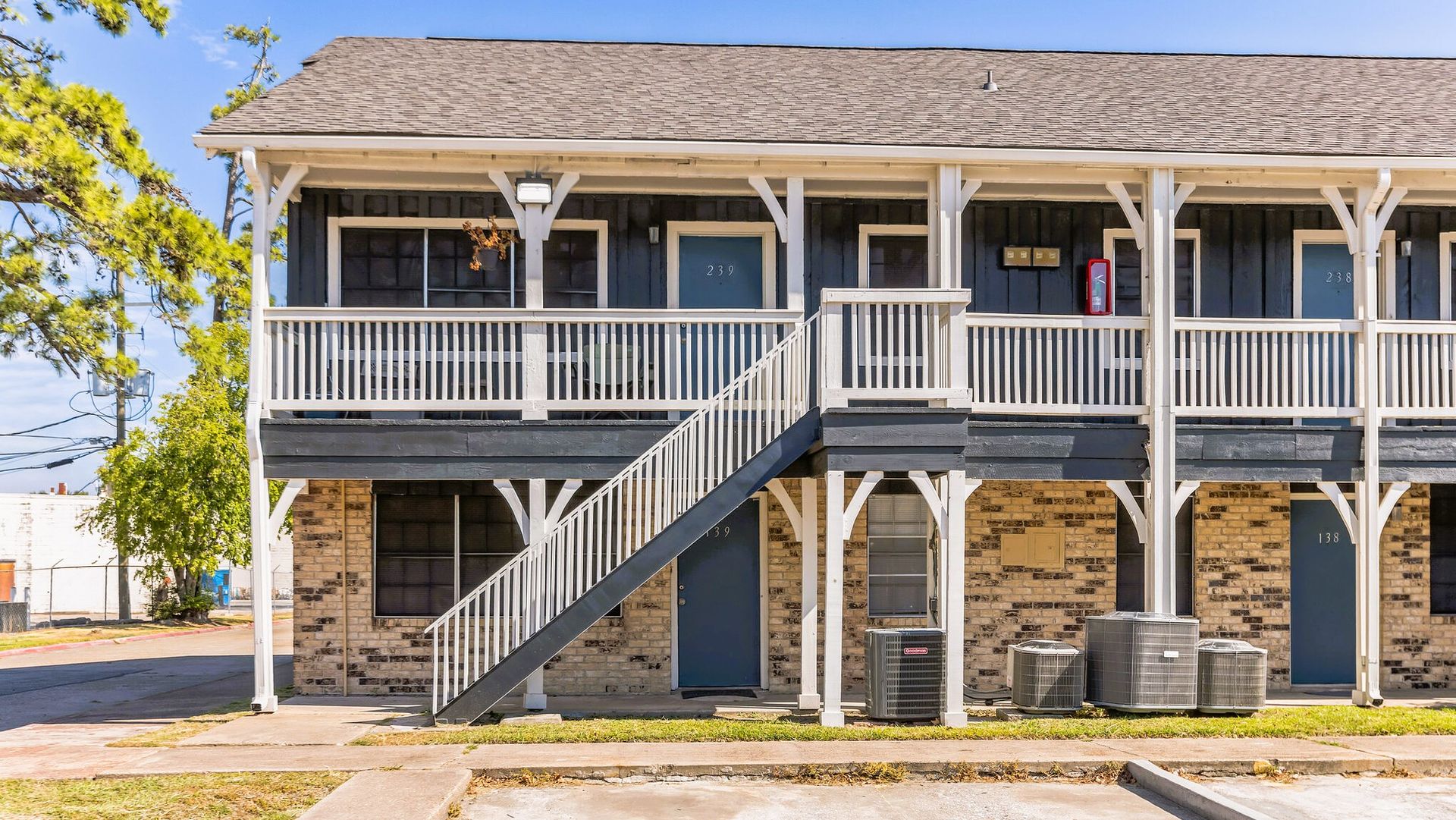TXSMN Sussex Manor Apartments 4 of 12
