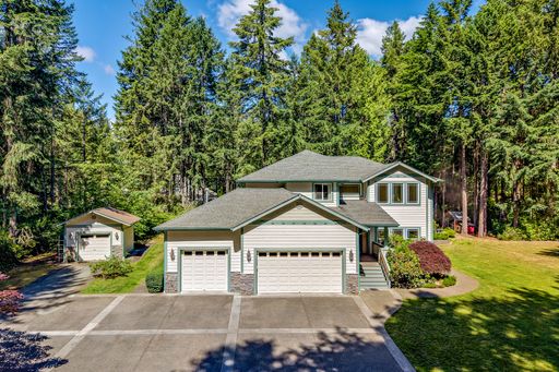 Custom Home Secluded on over 2.5 acres. – photo 1