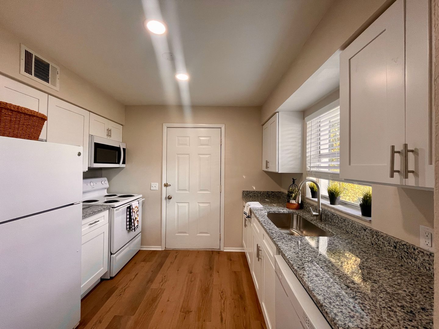 Mount Dora Apartment: 1515 Lincoln Ave