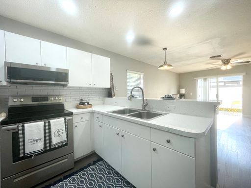 Beautiful, updated 2 bedroom, 1 1/2 bath townhome!
