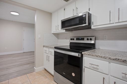 Newly Renovated Spacious Two Bedroom Apartment Home! – photo 1