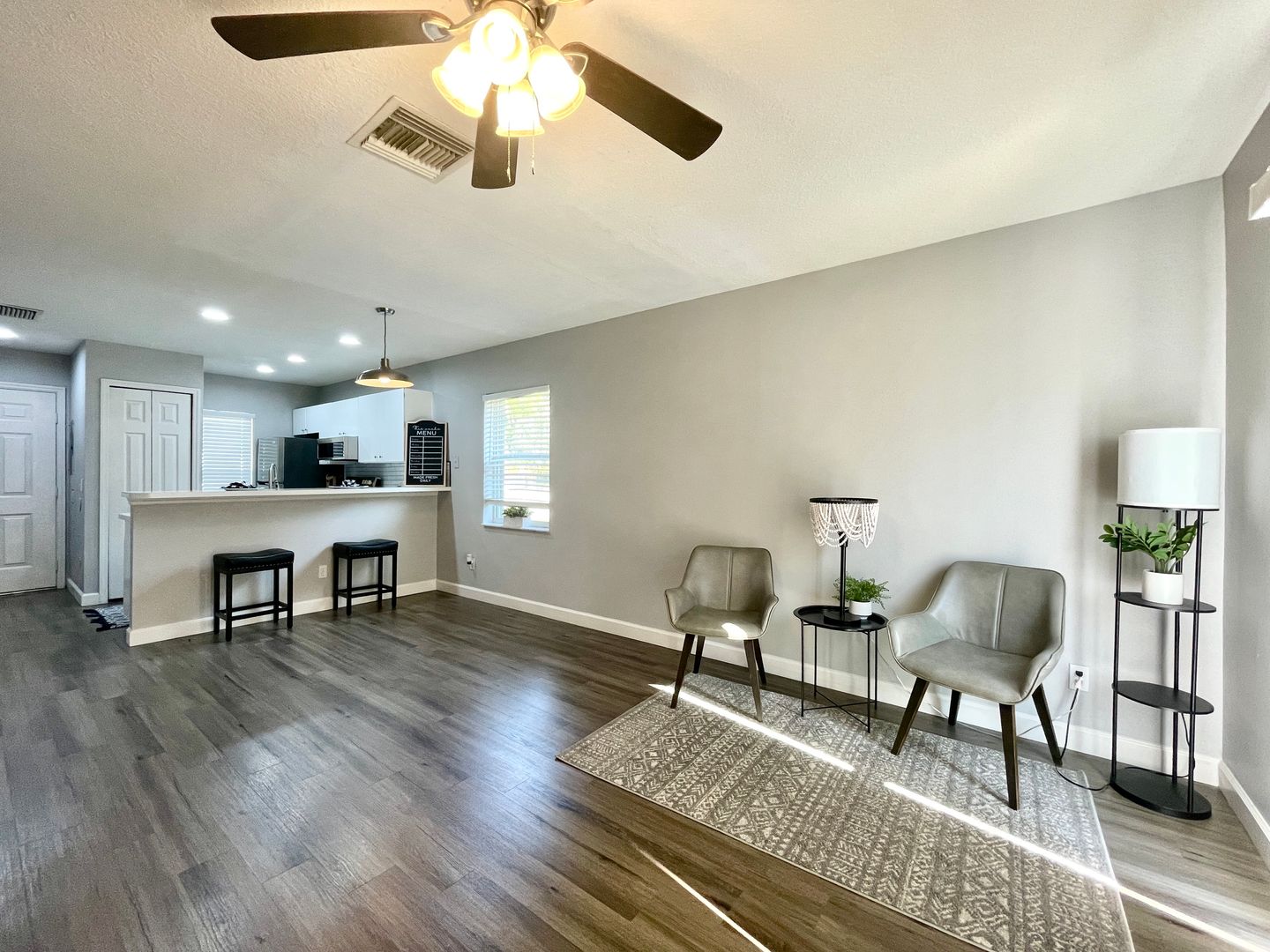 Lady Lake Apartment: 102 Sue Lane