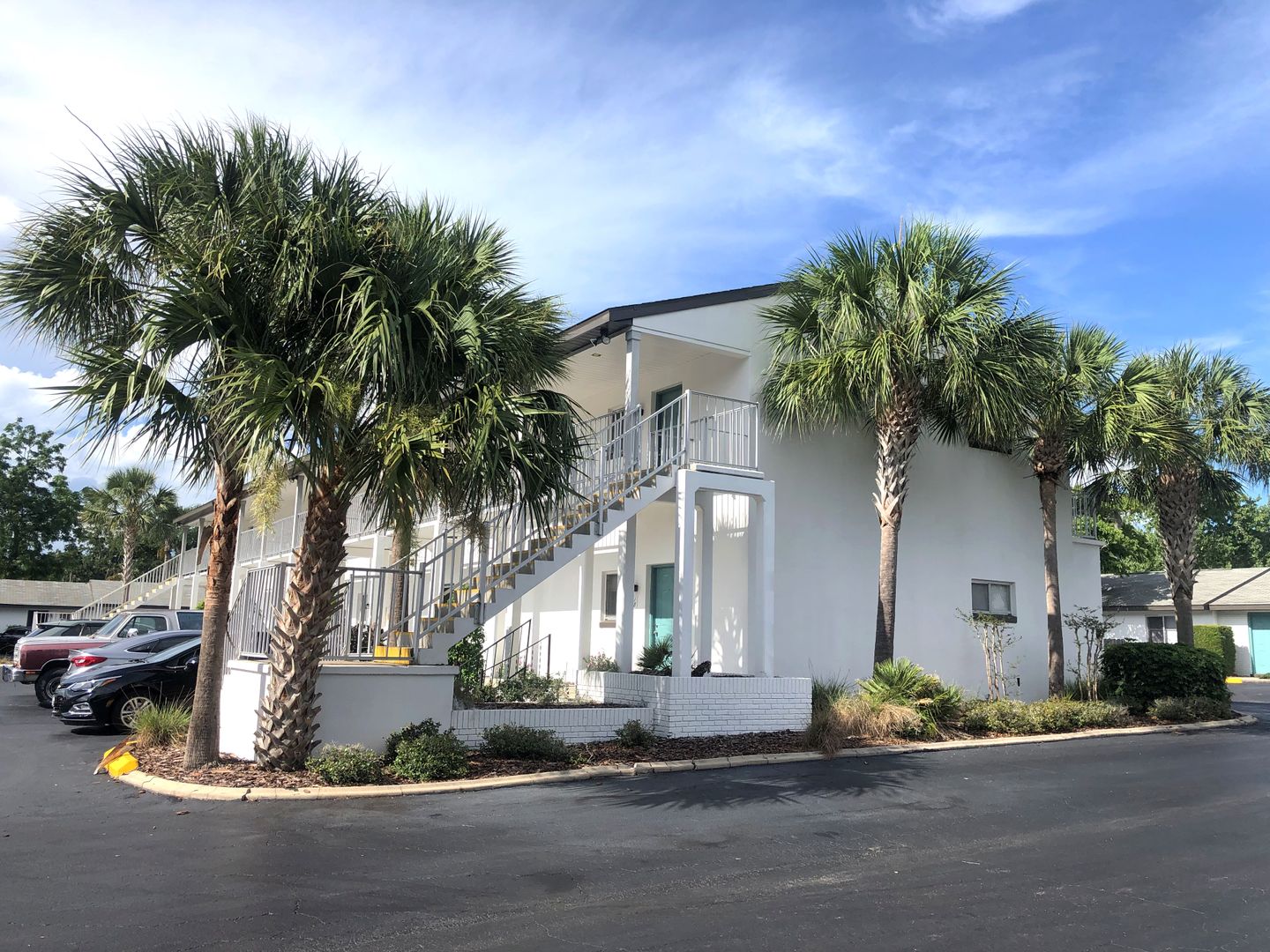 Tavares Apartment: 380 Dora Ave