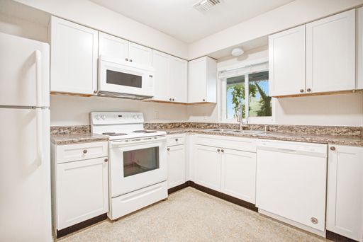 Beautifully Renovated Two Bedroom Apartment Home in Gainesville, FL! – photo 1
