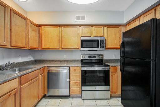 Beautiful One Bedroom One Bath Apartment Home located in Winter Park, FL! – photo 1