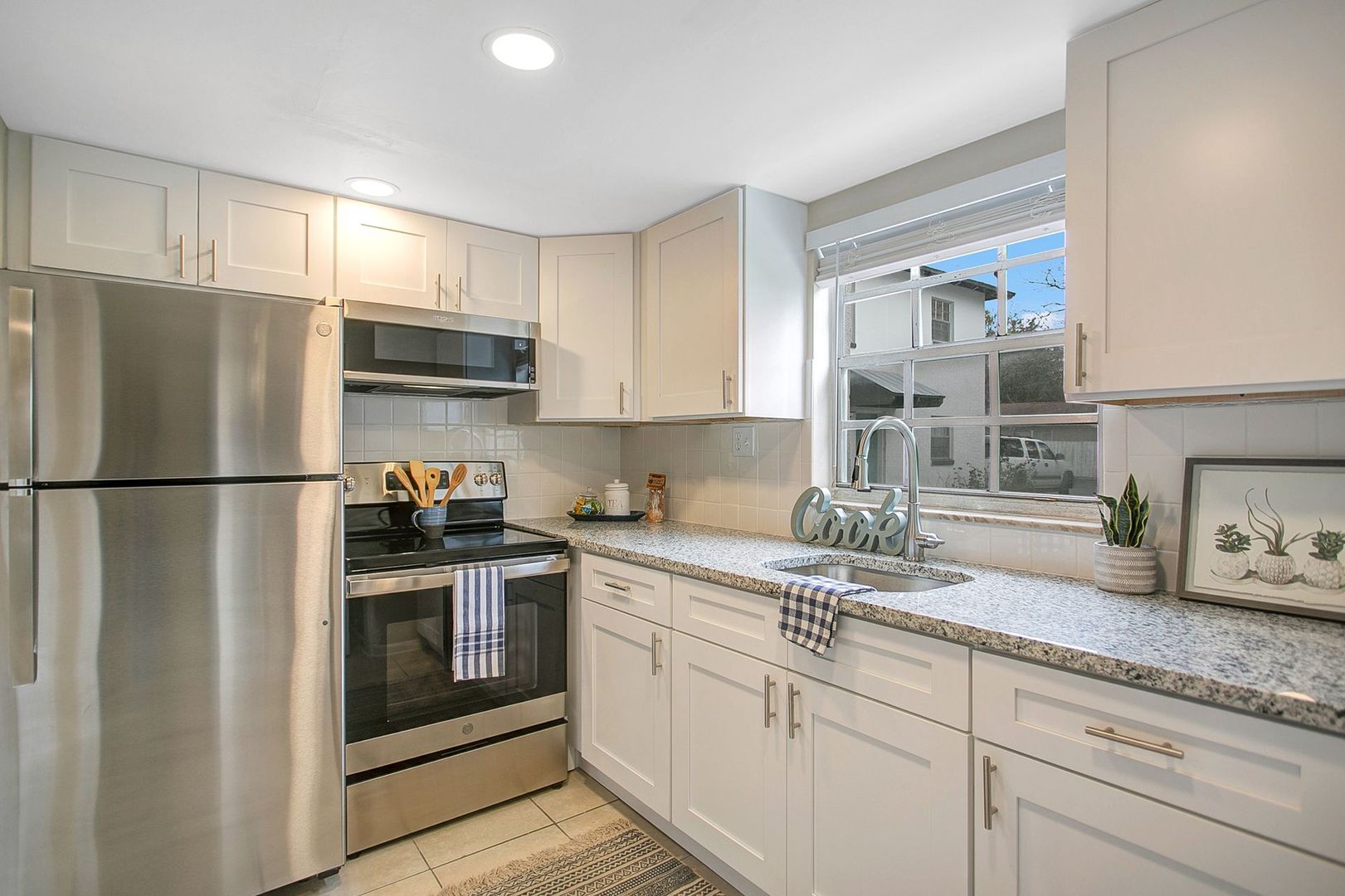 Leesburg Apartment: 1223 Pamela St