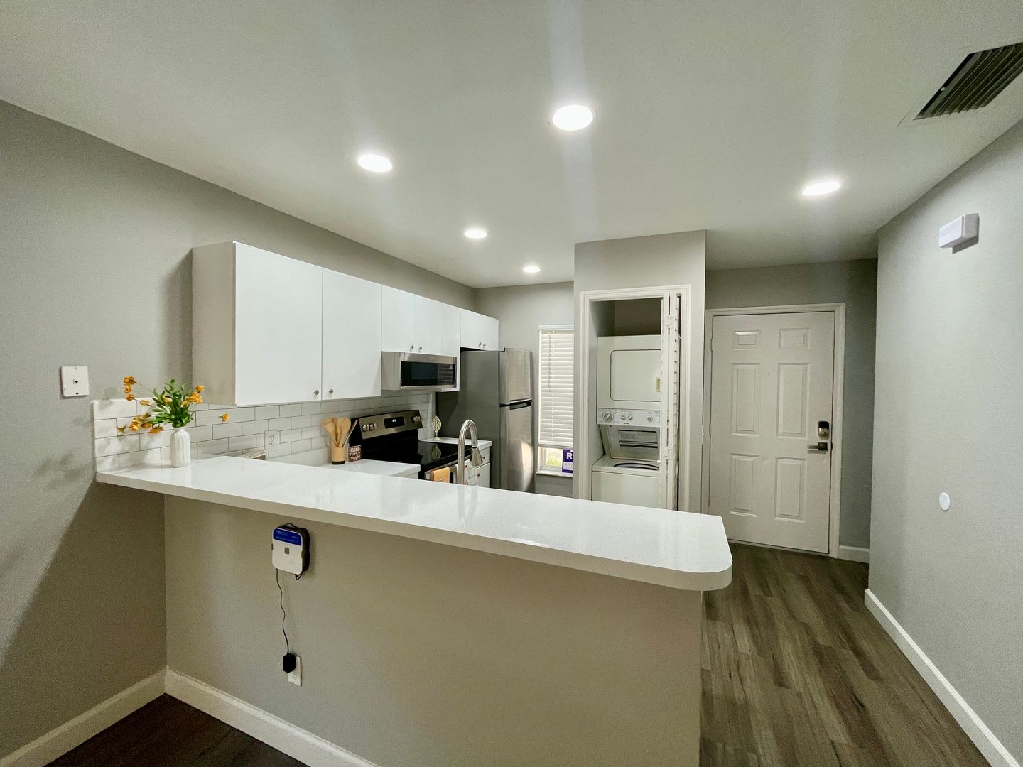 Lady Lake Apartment: 102 Sue Lane