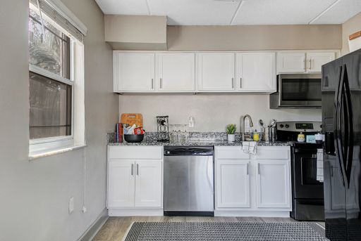 ONE MONTH FREE!!! *Selective Apartments* Renovated Apartment Home in Orlando's SoDo District! – photo 1