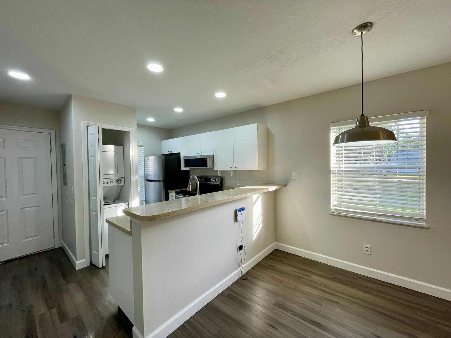 Lady Lake Apartment: 102 Sue Lane