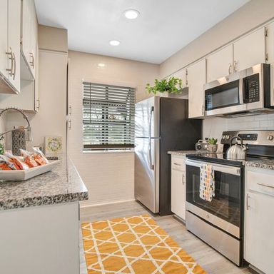 Newly Renovated 1bedroom 1bath apartment in Orlando Florida's Hourglass District- ONE MONTH FREE IF MOVED IN BY 9/4 – photo 1