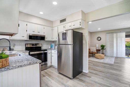 2-Bedroom Apartment in Winter Park -Your new home is waiting! Our team is here to make your move easy—schedule your tour today! – photo 1