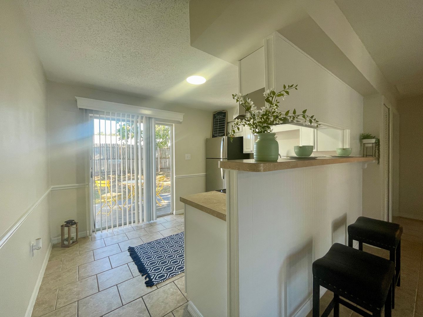 Tavares Apartment: 380 Dora Ave