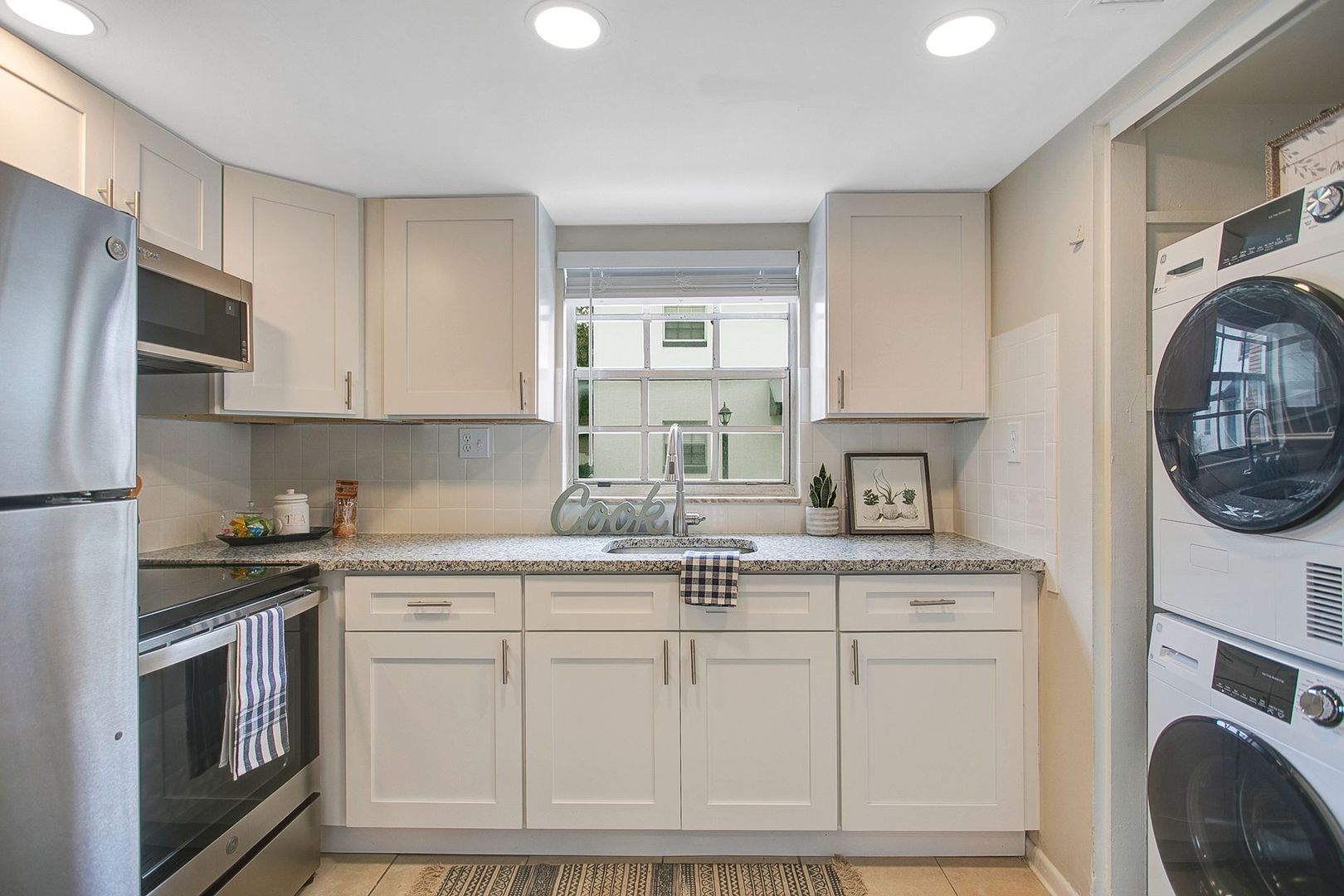 Leesburg Apartment: 1223 Pamela St