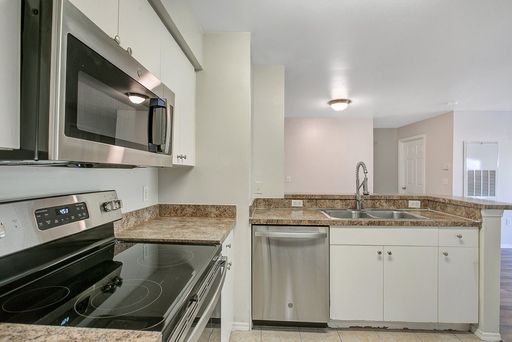 Beautiful One Bedroom One Bath Apartment Home located in Casselberry, FL-OCTOBER FREE IF MOVED IN BY 9/4 – photo 1