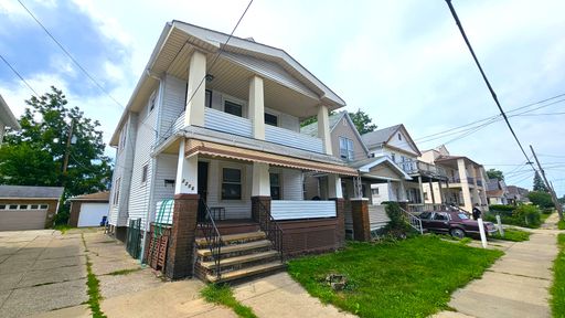 Cleveland – Classic 2 Bedroom Duplex with Porches! – photo 1