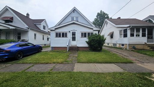 Beautiful 2 Bedroom 1st Floor Duplex! – photo 1