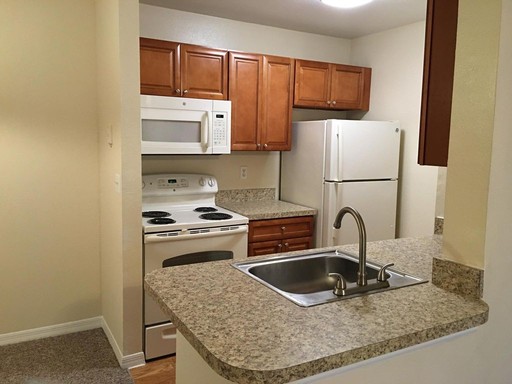 Spacious 1 Bedroom – photo 1
