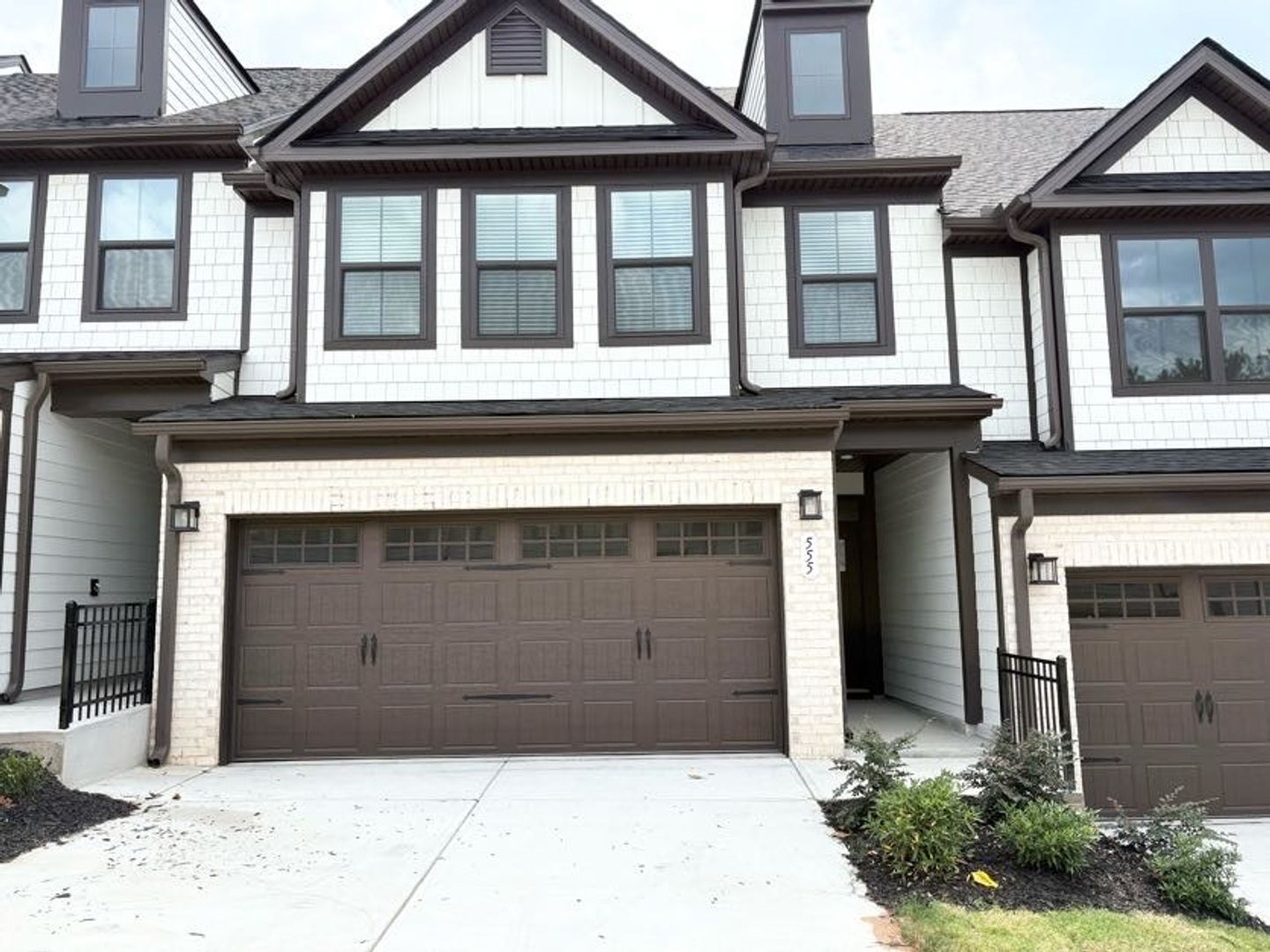 Fayetteville House: 555 Thatch Terrace