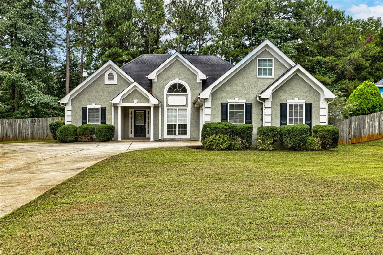 Covington House: 25 Wisteria Circle