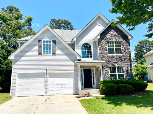 Welcome to this charming 3-bedroom, 2.5-bathroom home located in Covington, GA. – photo 1