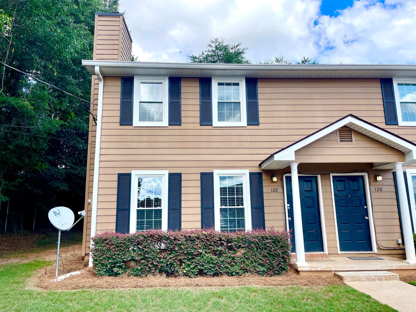 Stockbridge House: 122 Jackson Drive