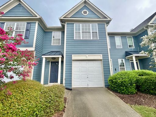 Great Location, Beautiful Townhome, 3-bedroom, 2.5-bath townhome in Flowery Branch, GA