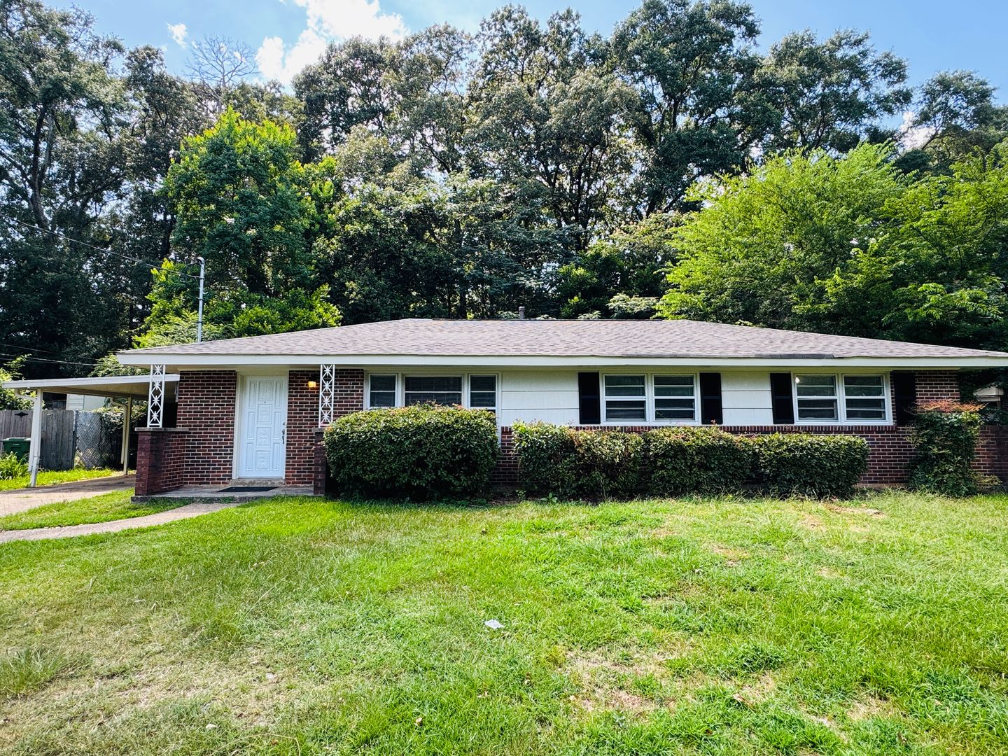 Montgomery House: 664 Joryne Dr