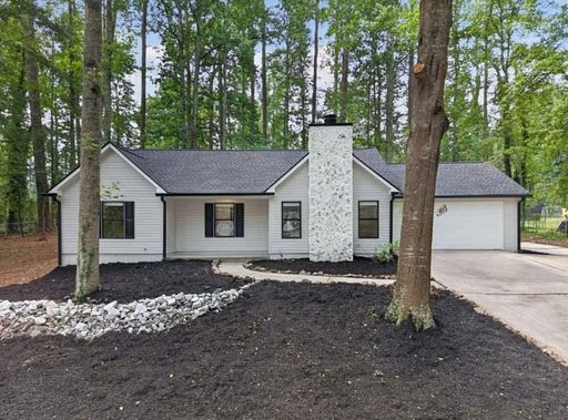 Discover this renovated 3-bedroom, 2-bath home in Fayetteville, GA. The interior features a cozy fireplace and ceiling fans throughout for added comfort. – photo 1