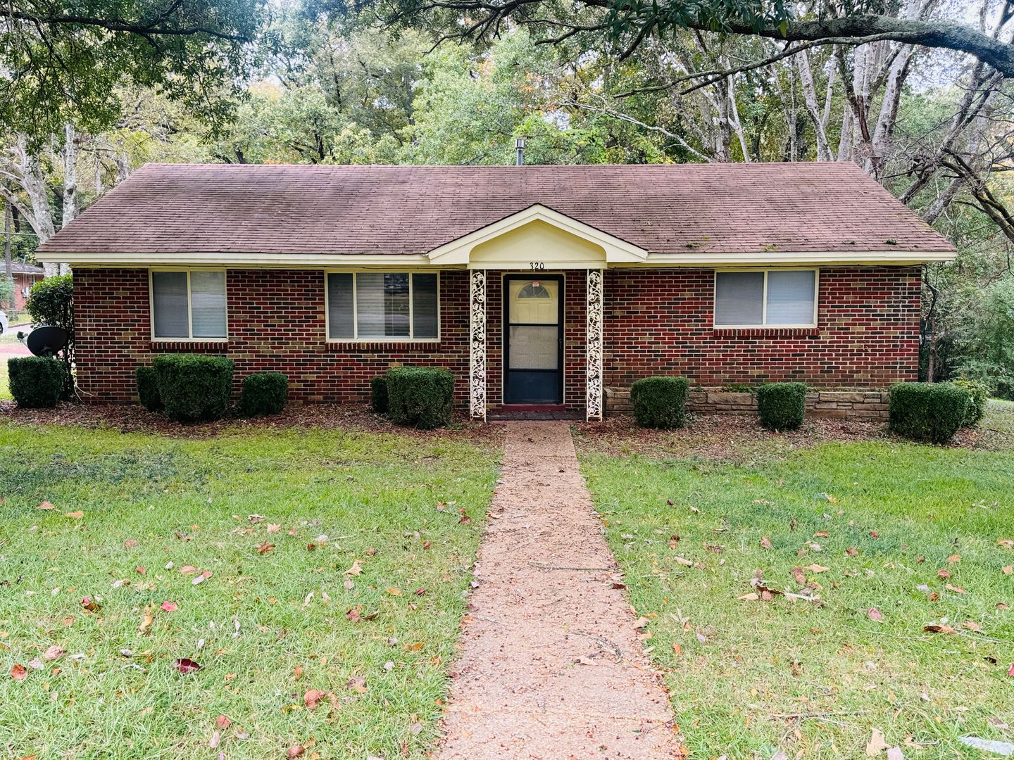 Montgomery House: 320 Green Ridge Road