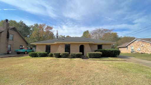 3-Bedroom with more than a great location – photo 1