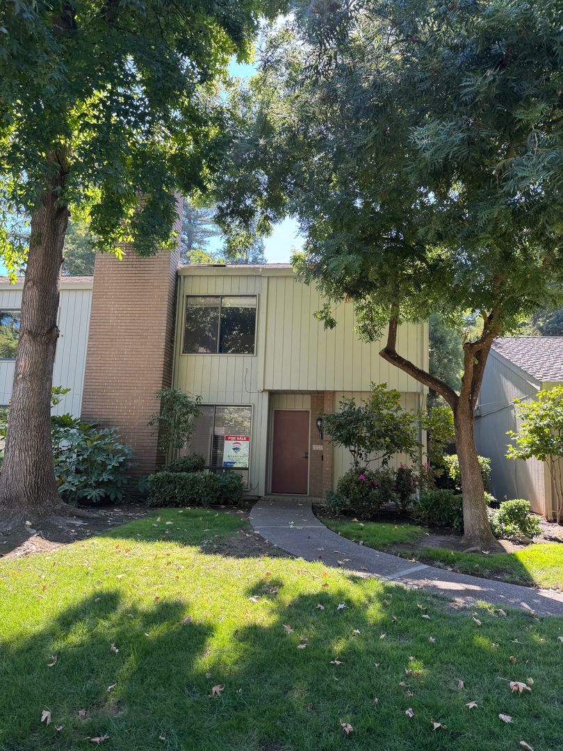 SACRAMENTO Condo: 1431 UNIVERSITY AVE